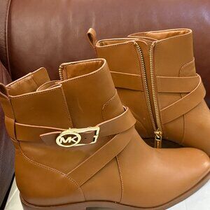 Michael Kors BRYCE Sz 7.5  Ankle Bootie Buckled Leather Boots Tan Winter